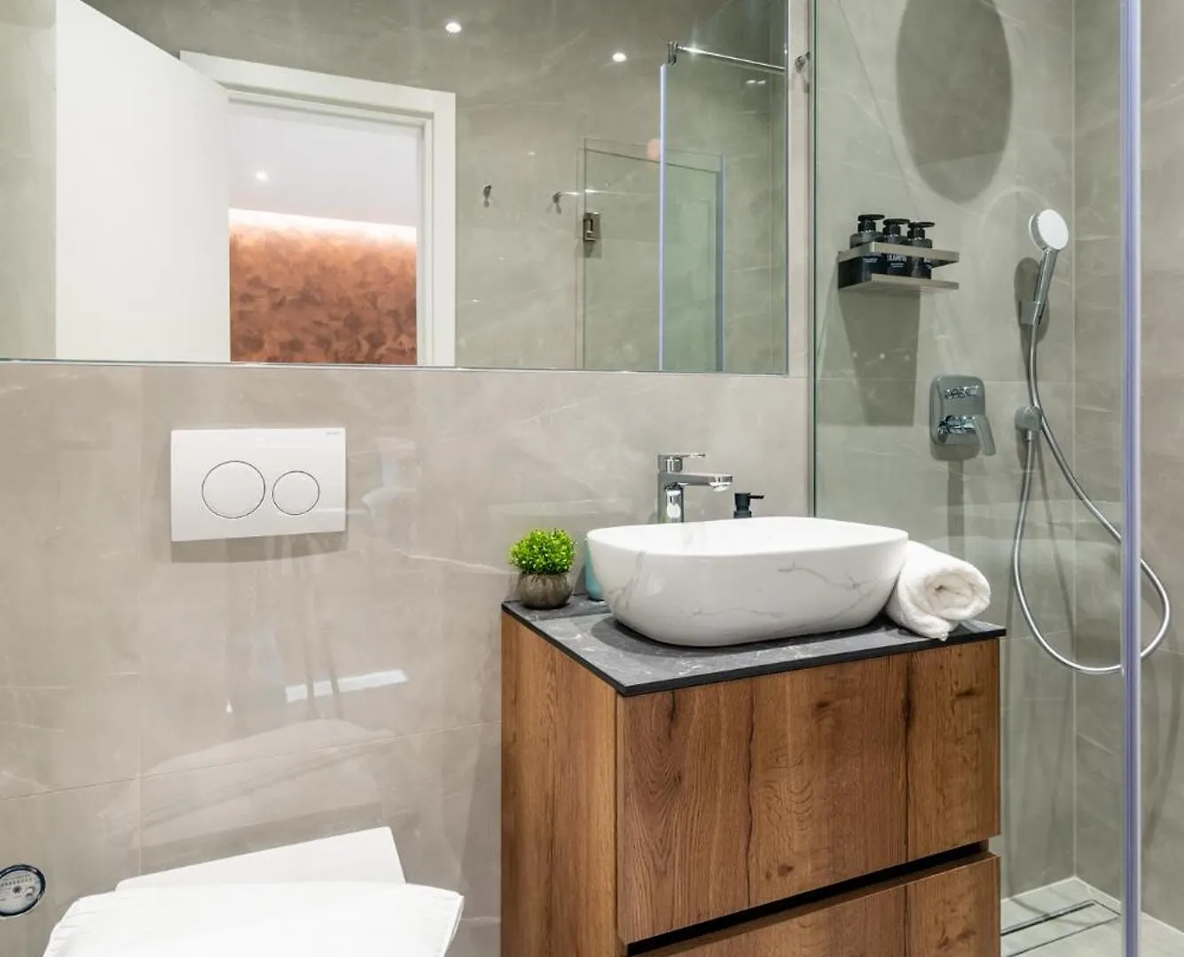 Suite Stay At 4 Apartment & Rooms سبليت 0*,